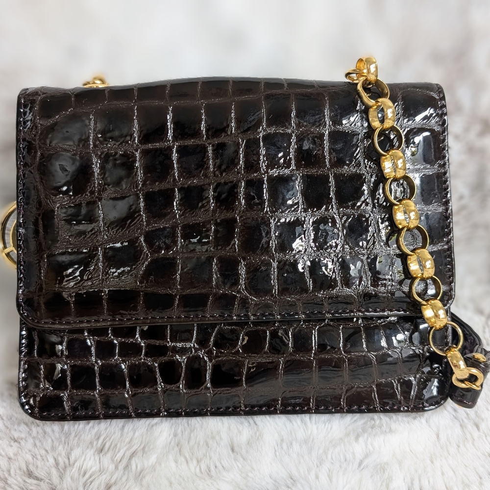 Luxurious Brown Croc-Embossed Crossbody Bag with Gold Chain